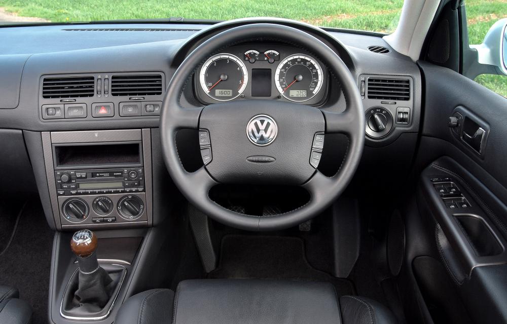 2004-volkswagen-bora-06.jpg